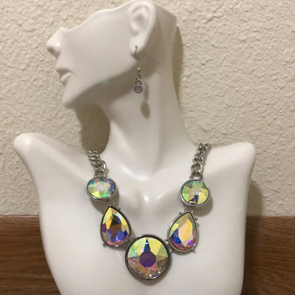 Earring and necklace bundle